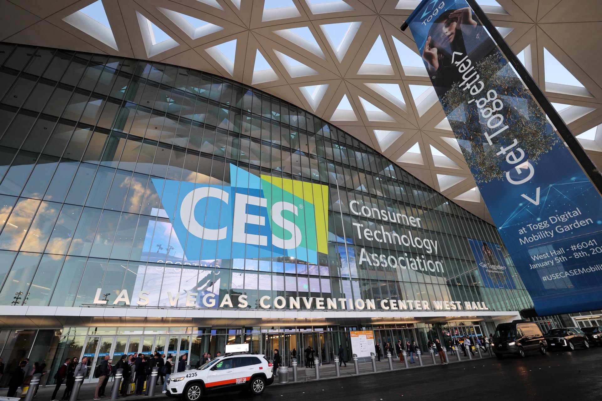 Why Crown Las Vegas is the #1 Choice for CES Transportation?